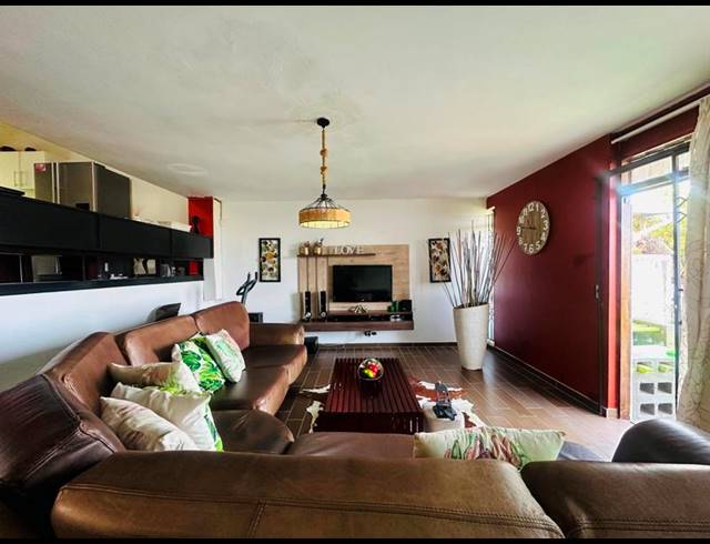 2 BEDROOM DUPLEX FOR SALE IN WOODHAVEN